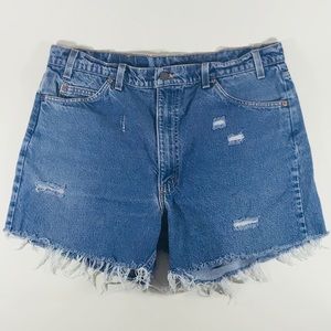 Levi’s 550 Relaxed Fit Frayed Shorts